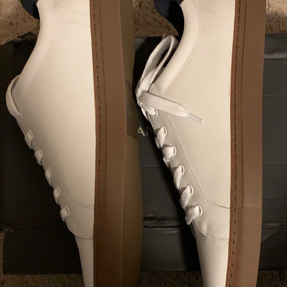 Sneakers/Decks - Picture 4 of 8